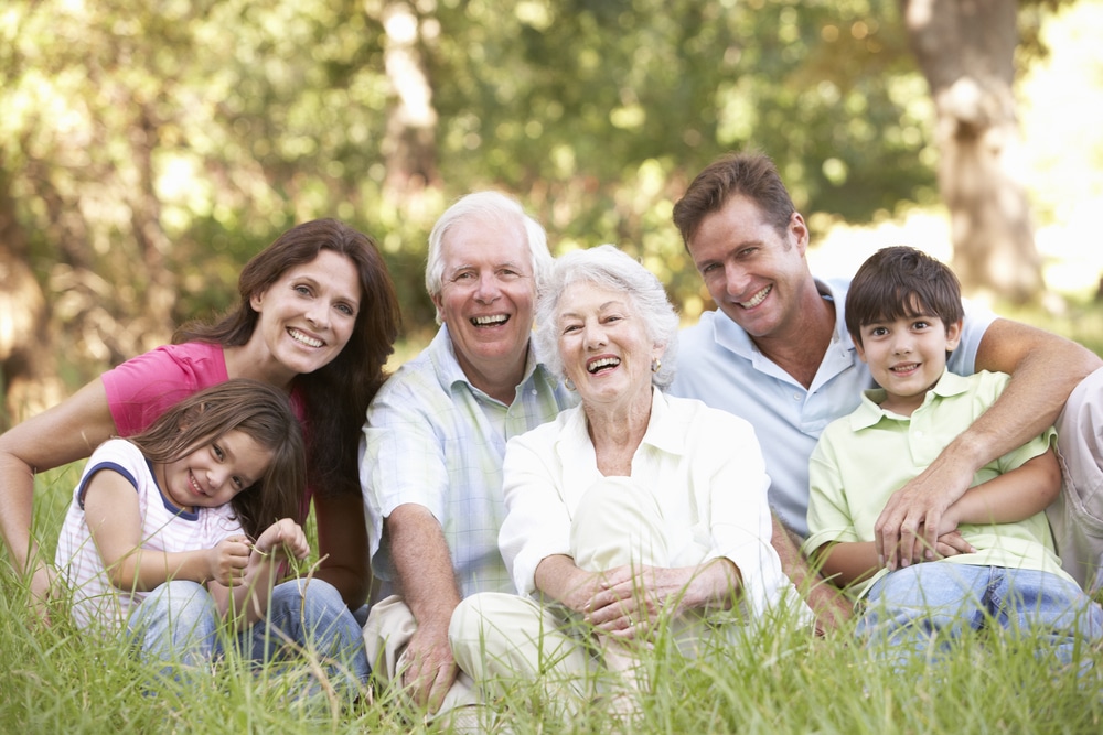 Photo-Famille-heureuse-extérieur