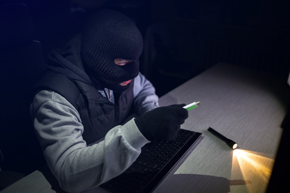 Hacker-voler-les-données-clé-USB